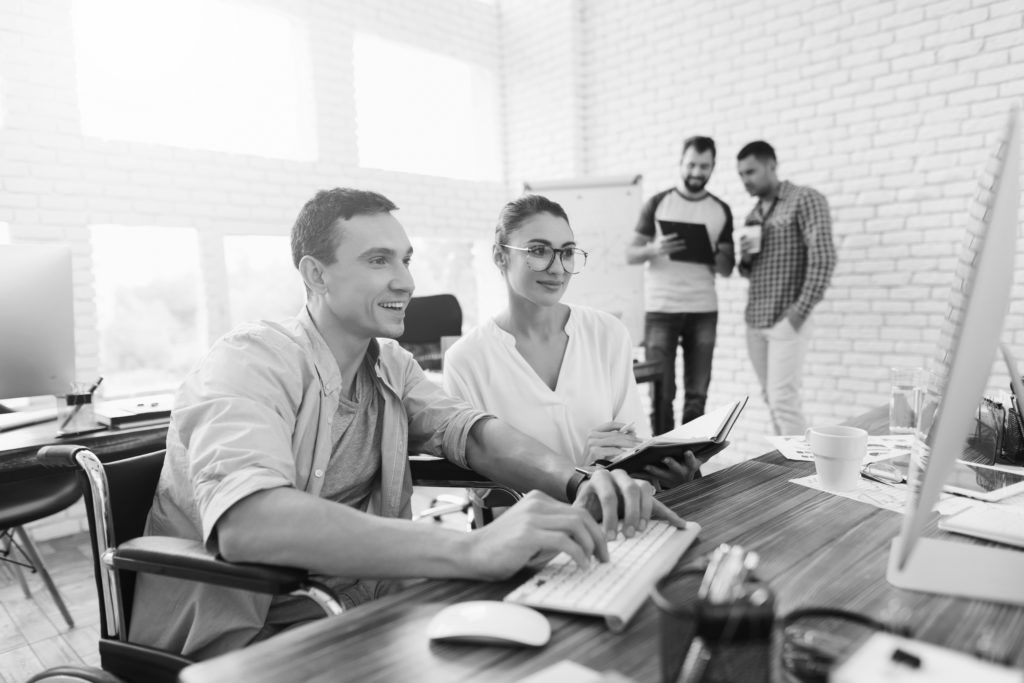 shutterstock_750933097 consultants working in office