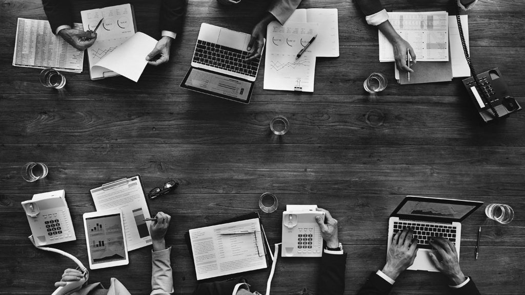 shutterstock_444918958 consultants working in office
