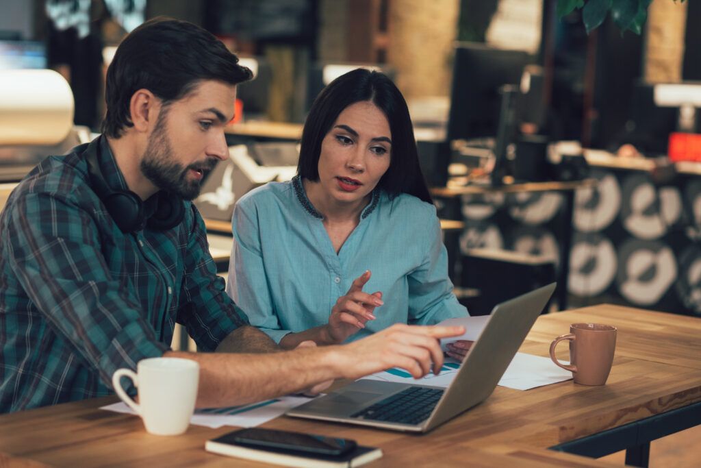 independent consultants looking at laptop