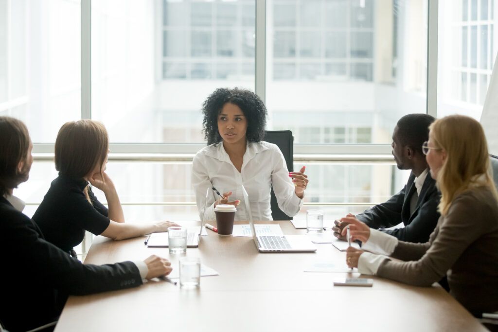 Consultant around a table