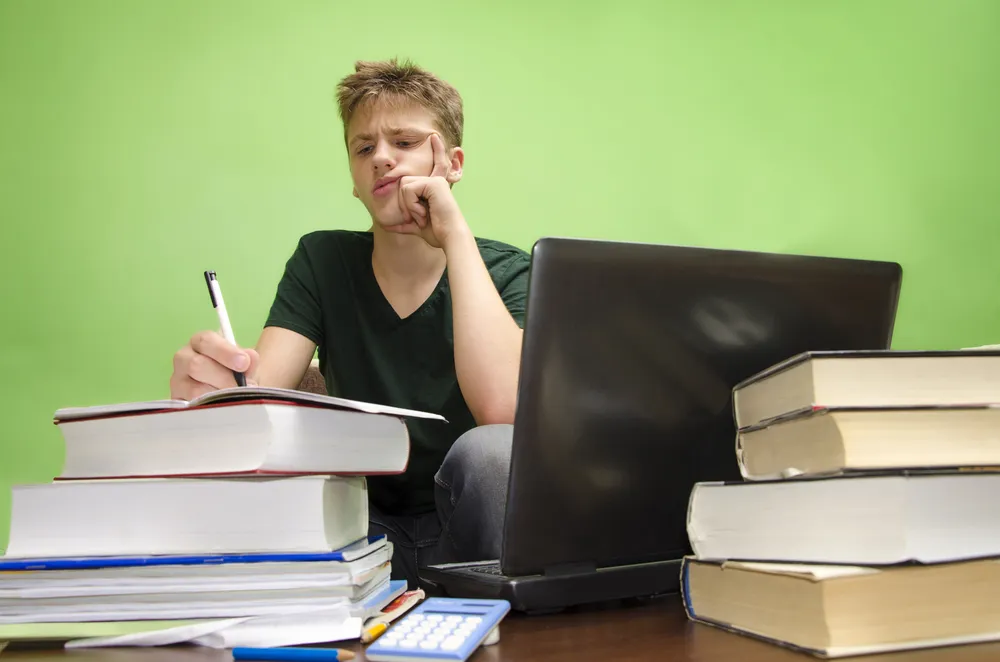 Teenager,Solving,A,Problem